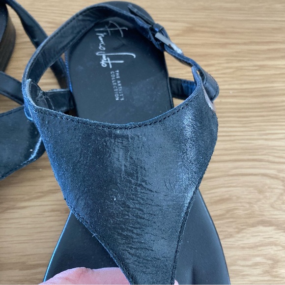 Franco Sarto Size 11 Black Thong Sandals Flat - Picture 3 of 6
